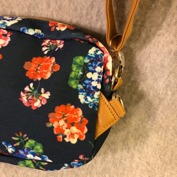 NWOT - Navy Floral Fanny Pack / Shoulder Bag - Picture 8 of 16